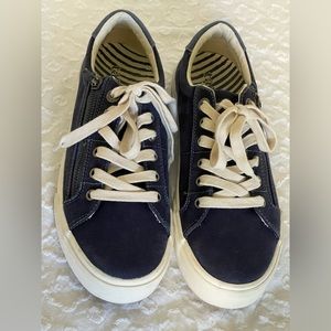 Taos Z-Soul navy canvas zipper sneakers size 8.5